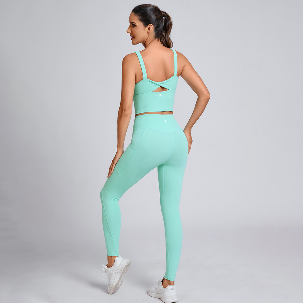 Custom U-neckline sports bra Manufacturer | Two-Piece Workout Set Manufacturer